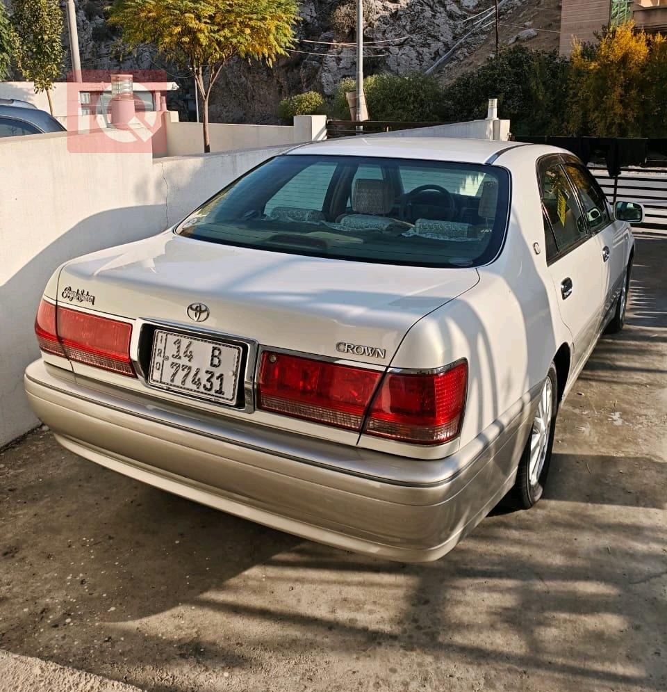 تۆیۆتا کراون